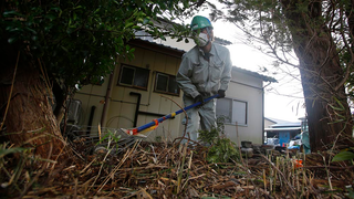 El último tifón en Japón arrojó escombros de Fukushima al fondo de un río
